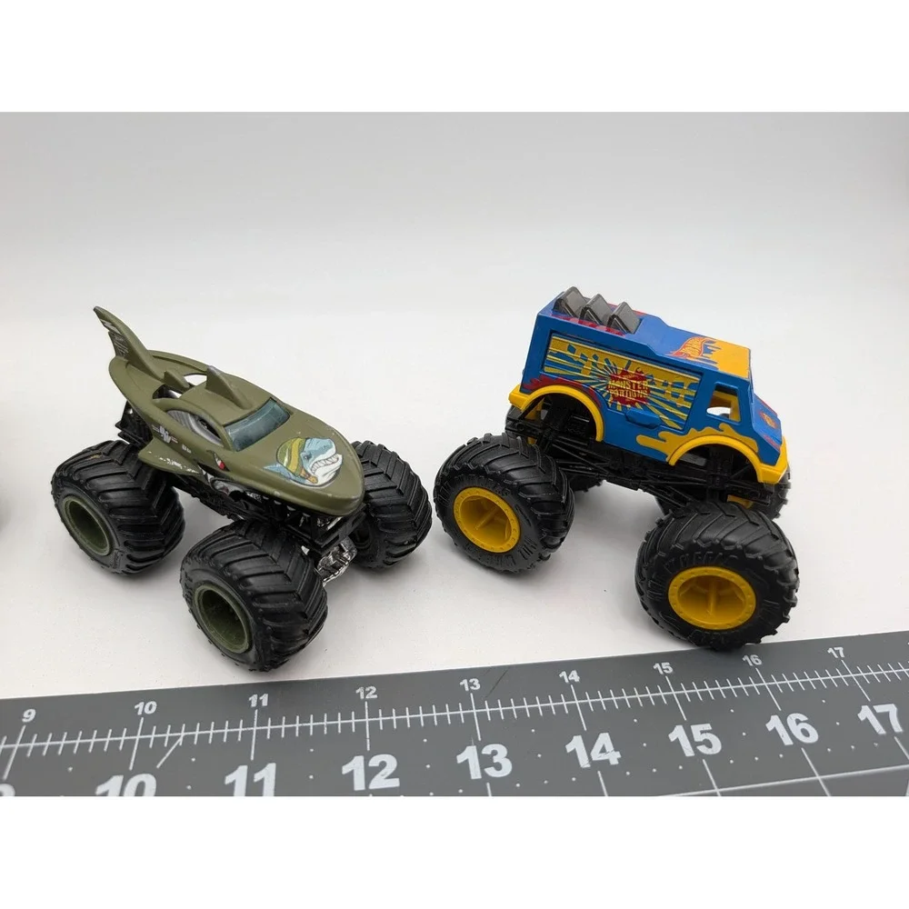 Mattel Hot Wheels Monster Truck Lot Cyber Crush Shark Wreak Portions